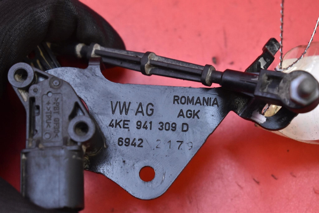 Датчик вирівнювання світла ліва задній 4ke941309d audi e-tron 55 18-21 Зі Шроту