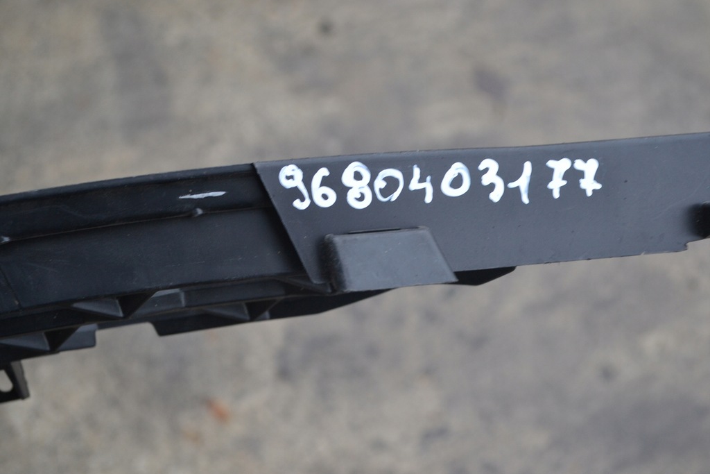 фото №8, Citroen c4 picasso решітка бампера середня