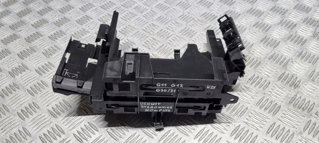 Bmw g11 g12 g30 g31 крепеж блок управления компьютер 8584651 Киев