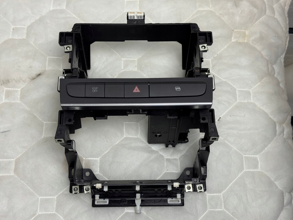 фото №1, Рамка корзина радіо кронштейн szuftadka перемикач консолі audi a3 8p 8p0858005d