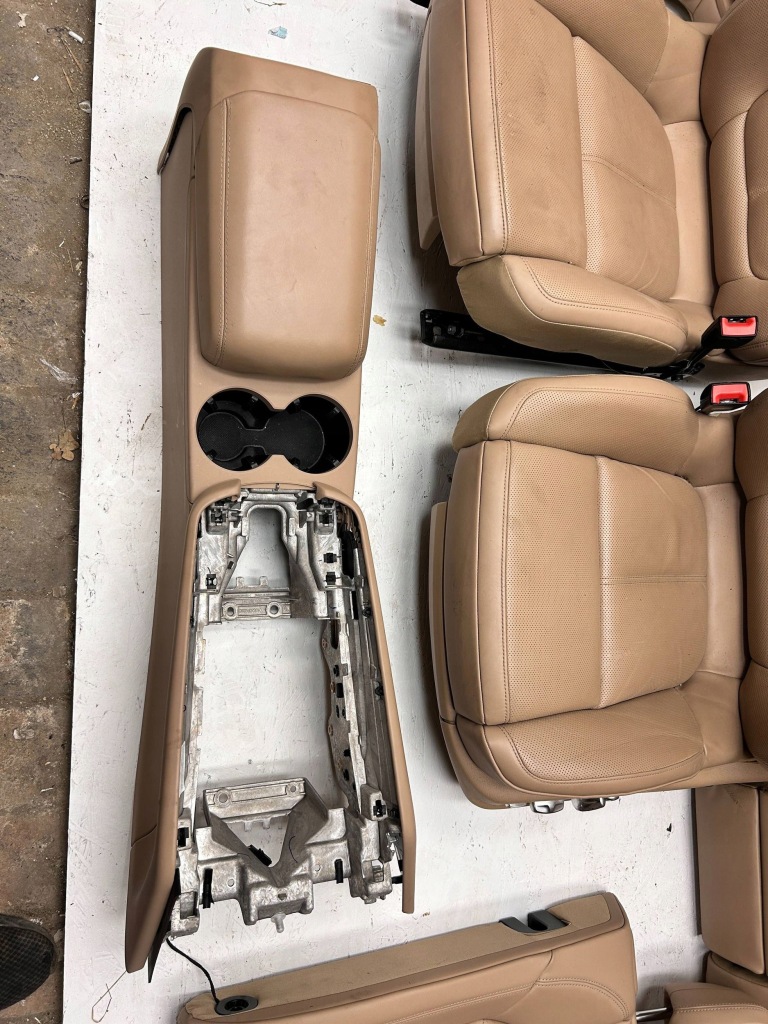 фото №10, Porsche macan ii lift 2023 mojave бежевый сиденья заднее сиденье обшивки комплект