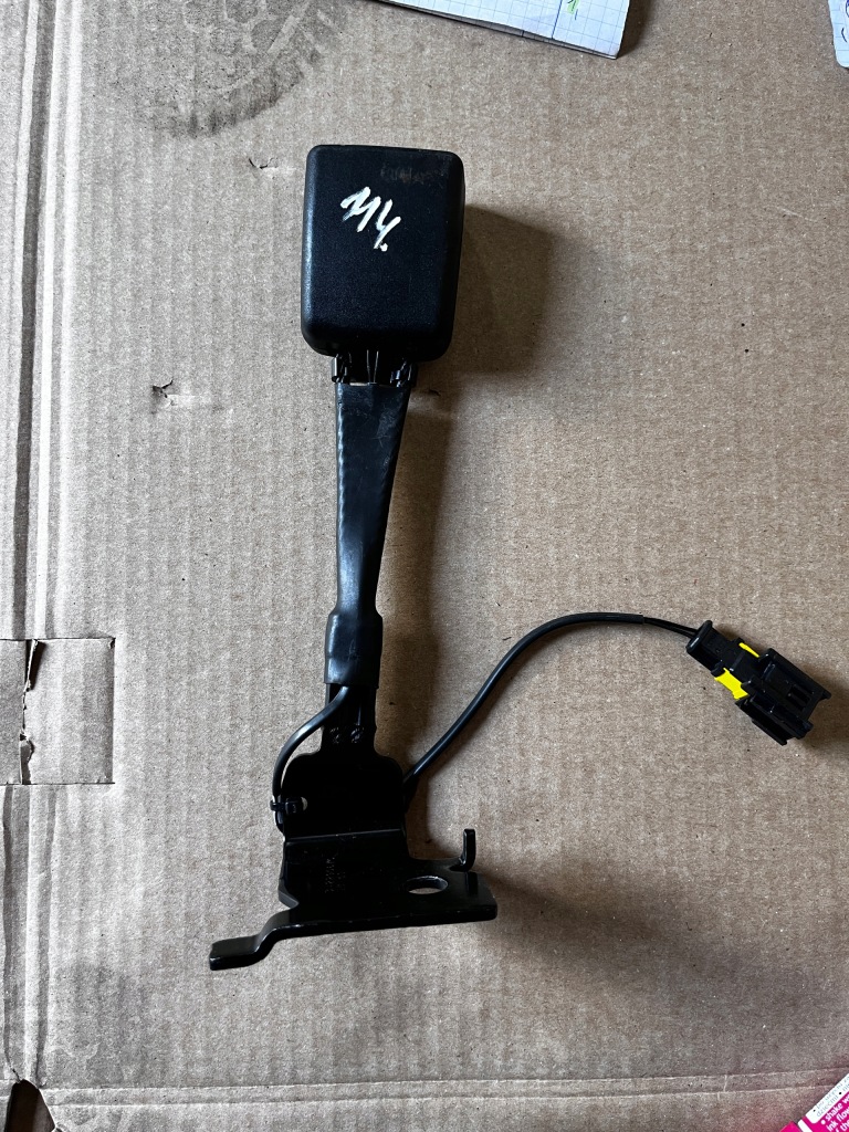 фото №1, 114 alfa romeo stelvio кліпса поперечина безпеки пряжка 156136322