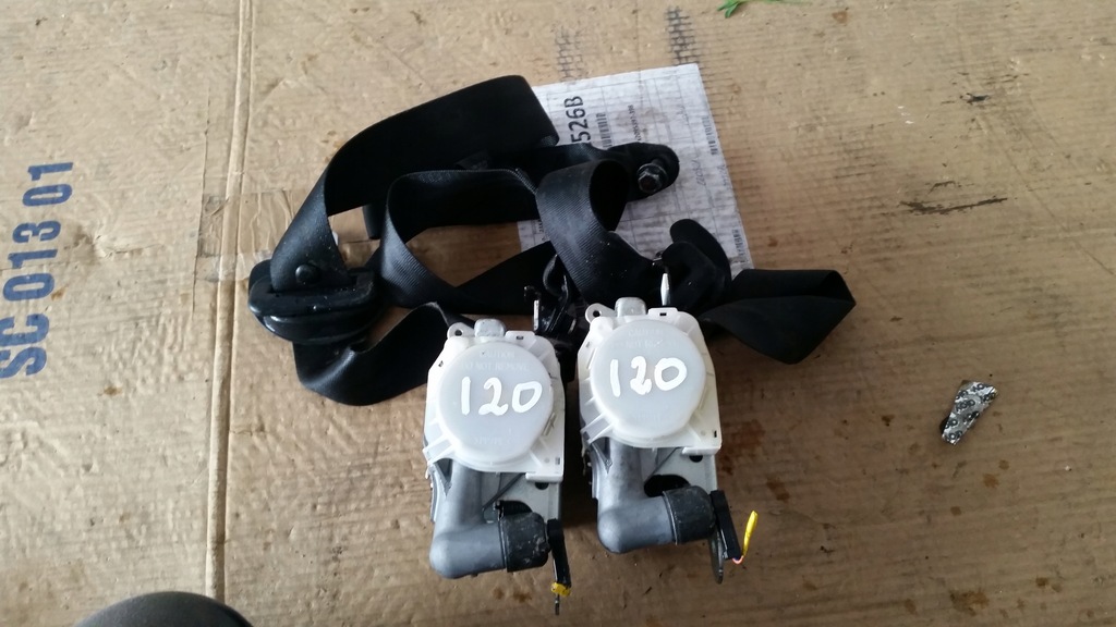 фото №13, Hyundai i20 i lift панель приладів, консоль, подушка безпеки, ремені.