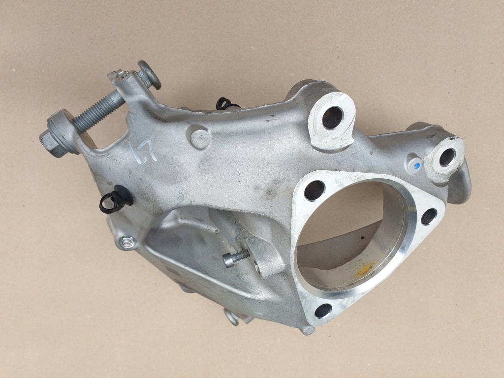 фото №1, Поворотний кулак задня права ліва volvo xc40 оригінальний номер 9tyś. km.