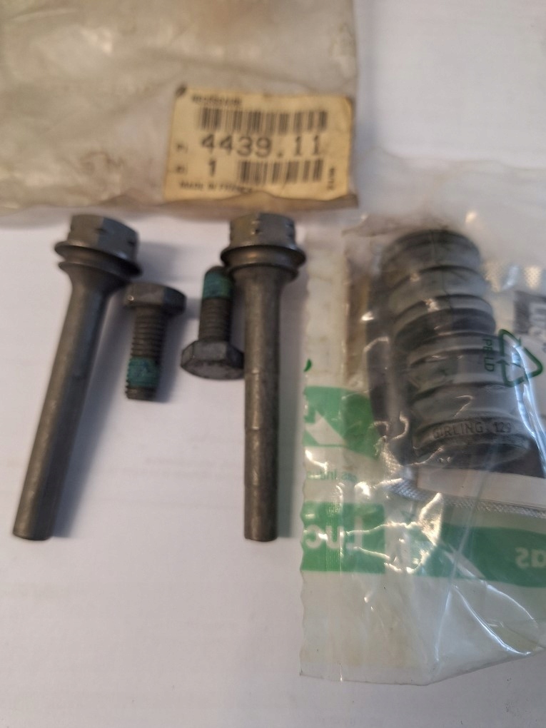 фото №1, Направляющая суппорт задняя peugeot 405 оригинальный номер 443911