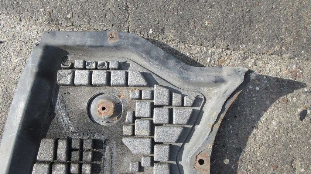 Mercedes w219 cls a2195200123 накладка под двигатель Недорого