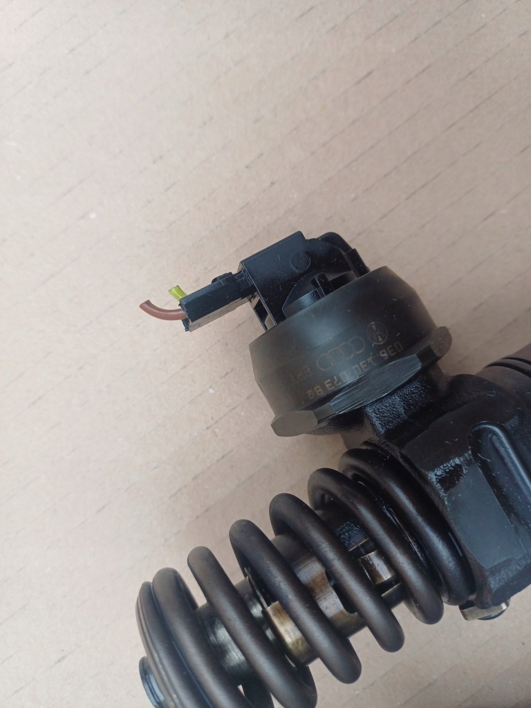 фото №6, Насос-форсунка 2.0 tdi bmp vw passat b6 nr. 038130073q комплект