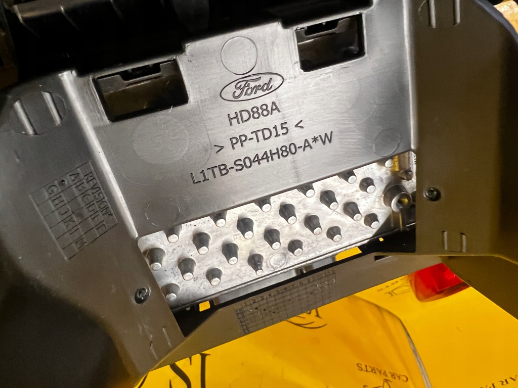 фото №7, Зарядний пристрій індукційна телефону бардачок полиця ford puma mk2