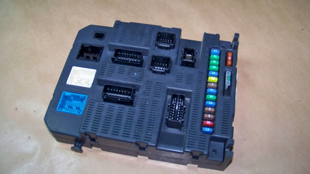 фото №1, Peugeot 207 07r коробка модуль bsi