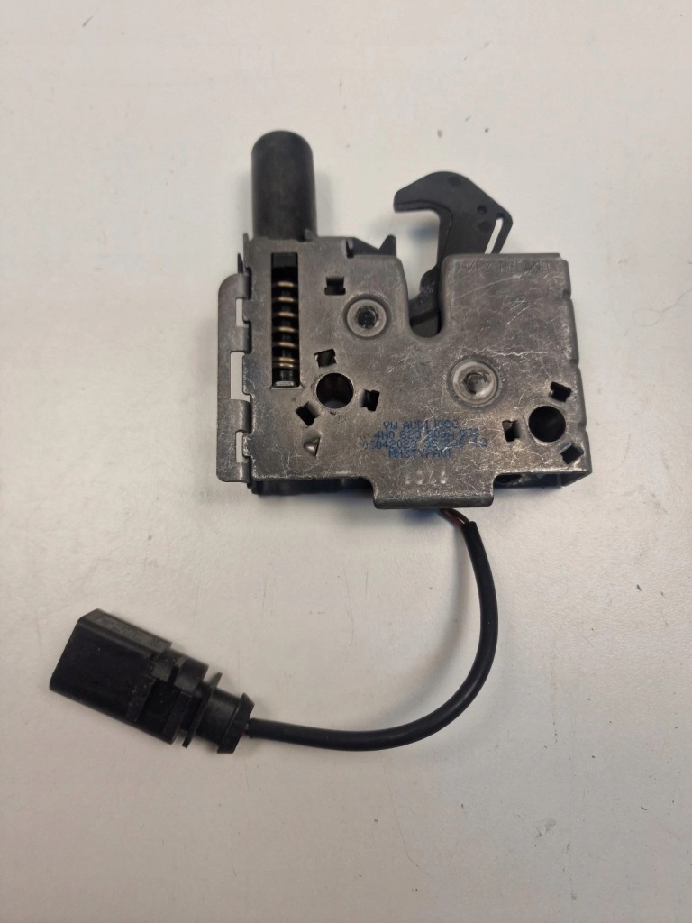 фото №1, Audi a8 d5 замок капот 4n0823509a