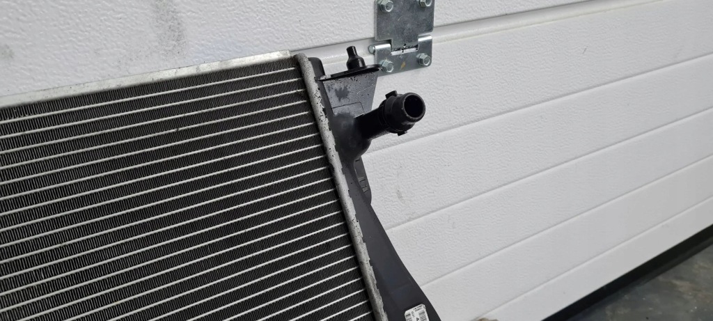 A6 c6 рестайлінг  радіатор води 3.0 tfsi v6 4f0121251af Київ