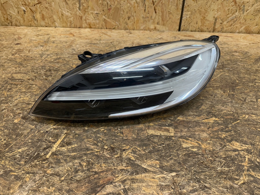 Купить Volvo v40 lift лампа левая передняя full led 31677022