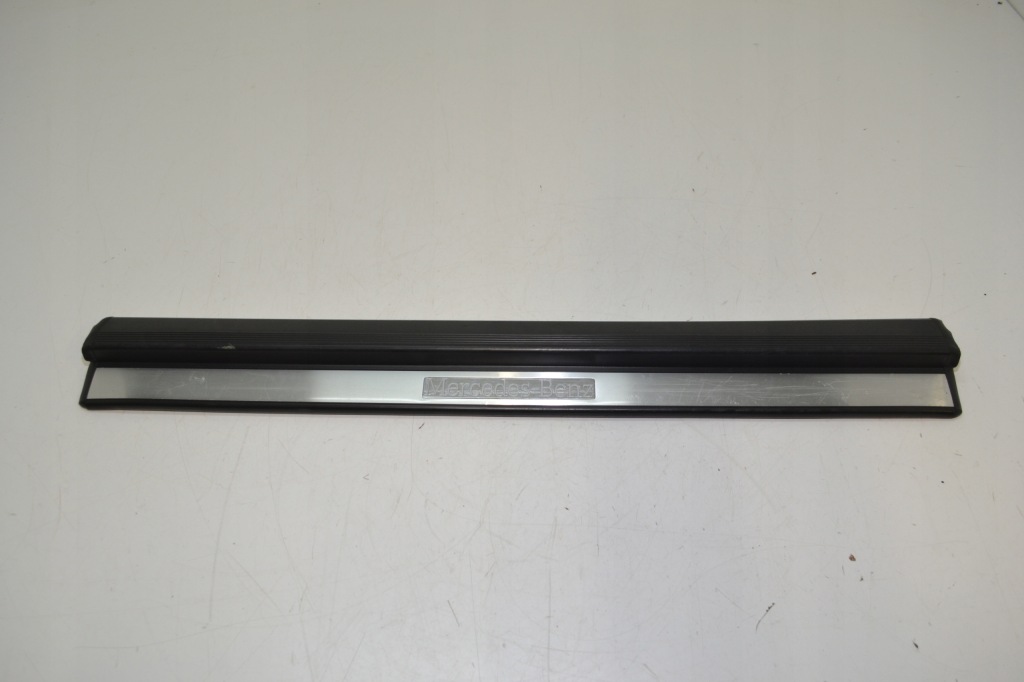 Купити Mercedes clk320 clk430 c208 накладка дверна захист  порога  права 2086800835