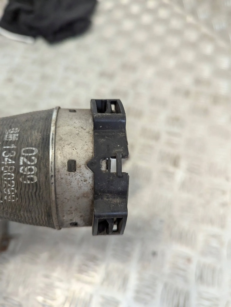 Opel mokka x 2016-2019 1.6 cdti шланг труба патрубок повітря Київ