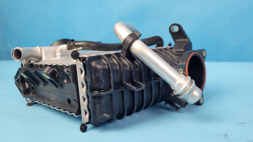 фото №6, Mercedes w206 c220 радіатор повітря інтеркулер a6540904601 a6540108711