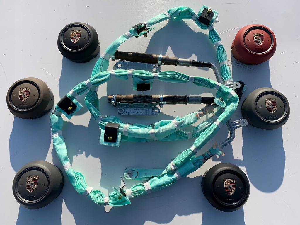 фото №10, Porsche taycan приборная панель консоль приборная панель pulpit подушки безопасности воздушные подушка безопасности ремни