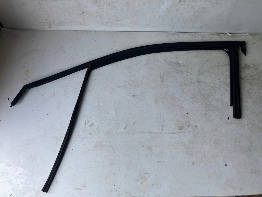 фото №1, Рамка прокладка двері лівий перед peugeot 208 i 3d 9673603380