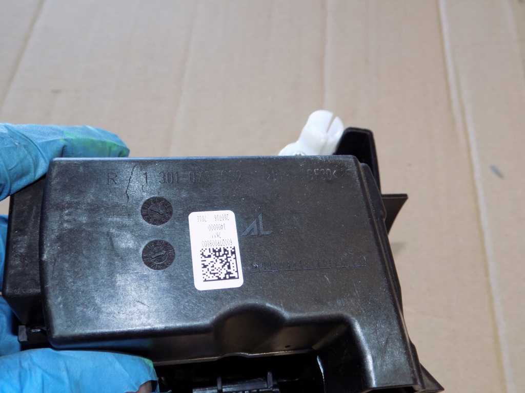 Частина лампи права сторона mercedes gls Недорого