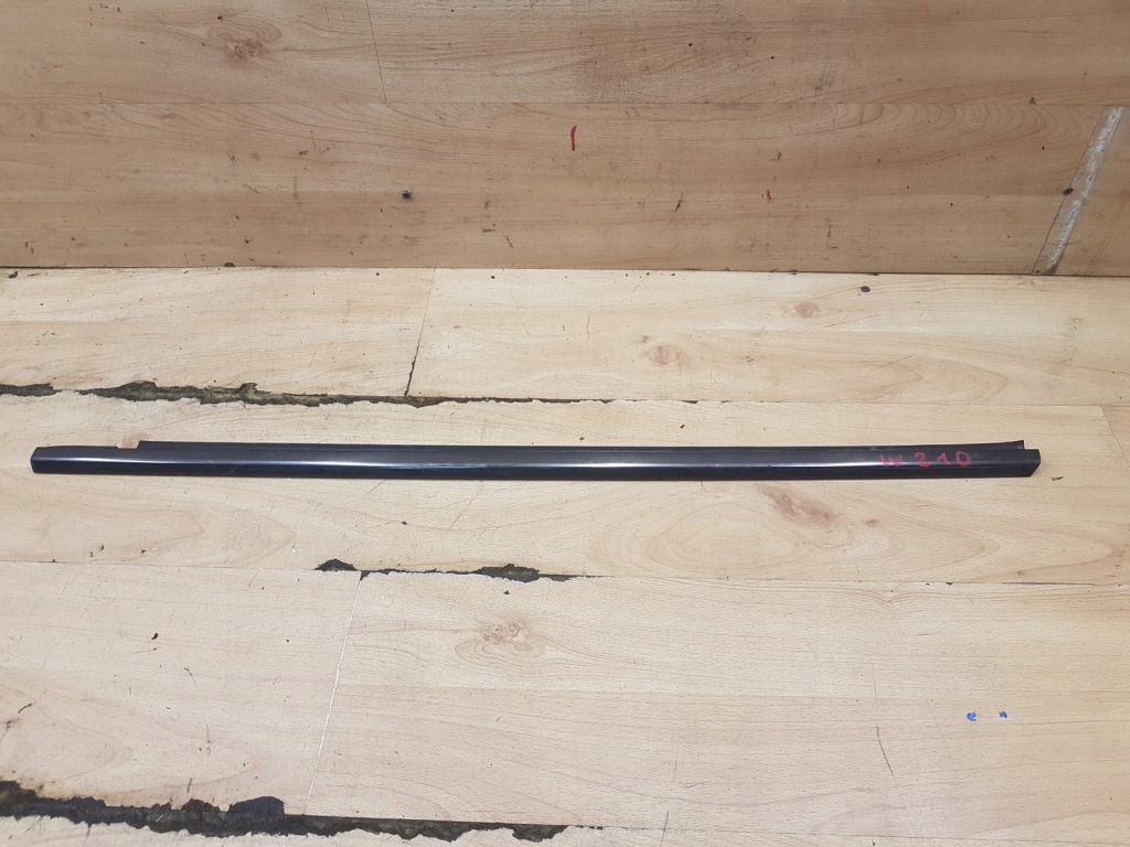 Купить Молдинг уплотнитель перед правая mercedes w210 рестайлинг