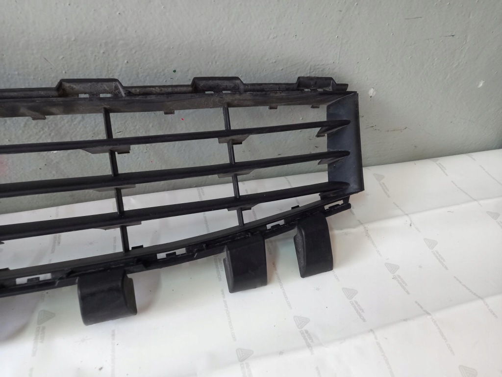 Решітка бампера передня renault megane ii lift в Україні