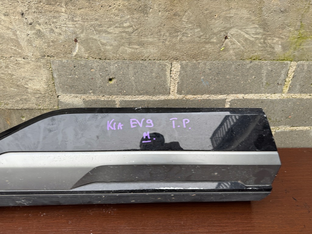фото №8, Kia ev9 ev 9 gt-line молдинг дверь правый задняя 87734-do300