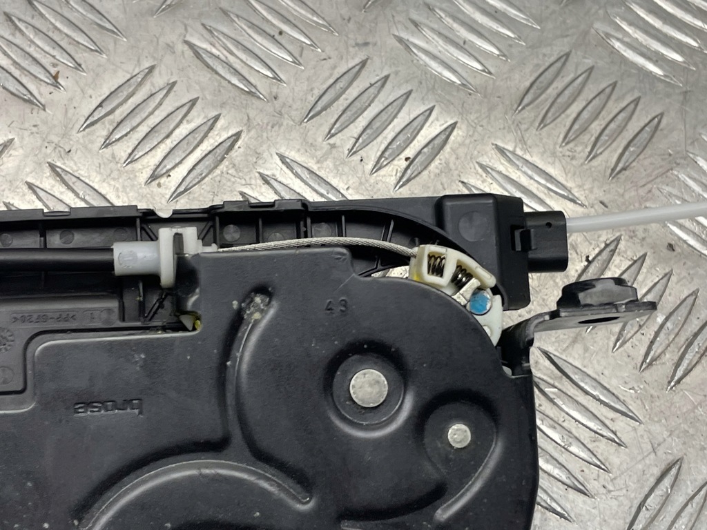 фото №12, Bmw f07 доводчик замок крышки крышки багажника 7211168 7269543