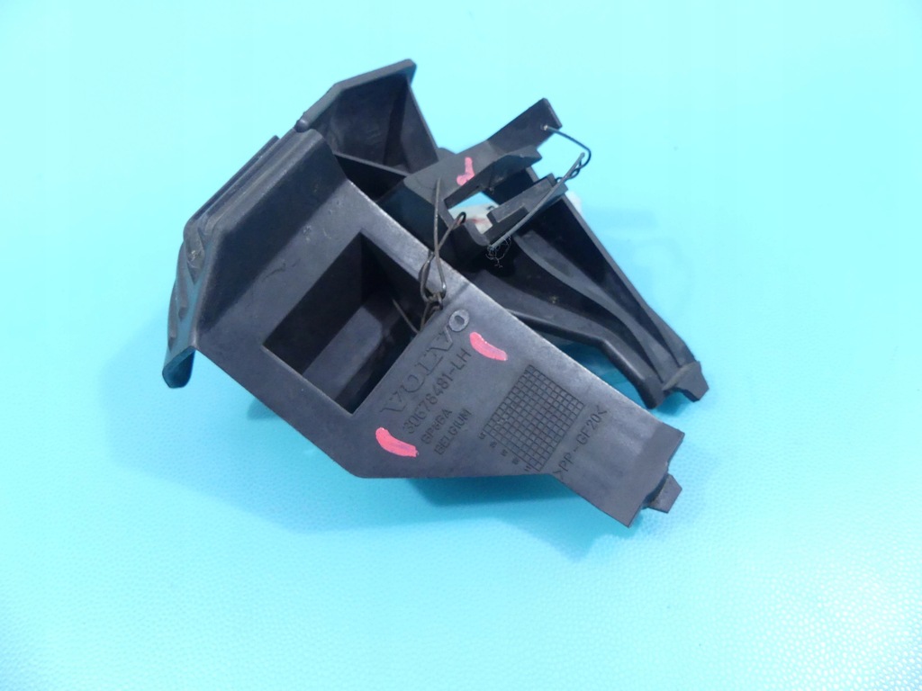 фото №1, Направляющие лампы перед правой volvo v50 s40 ii