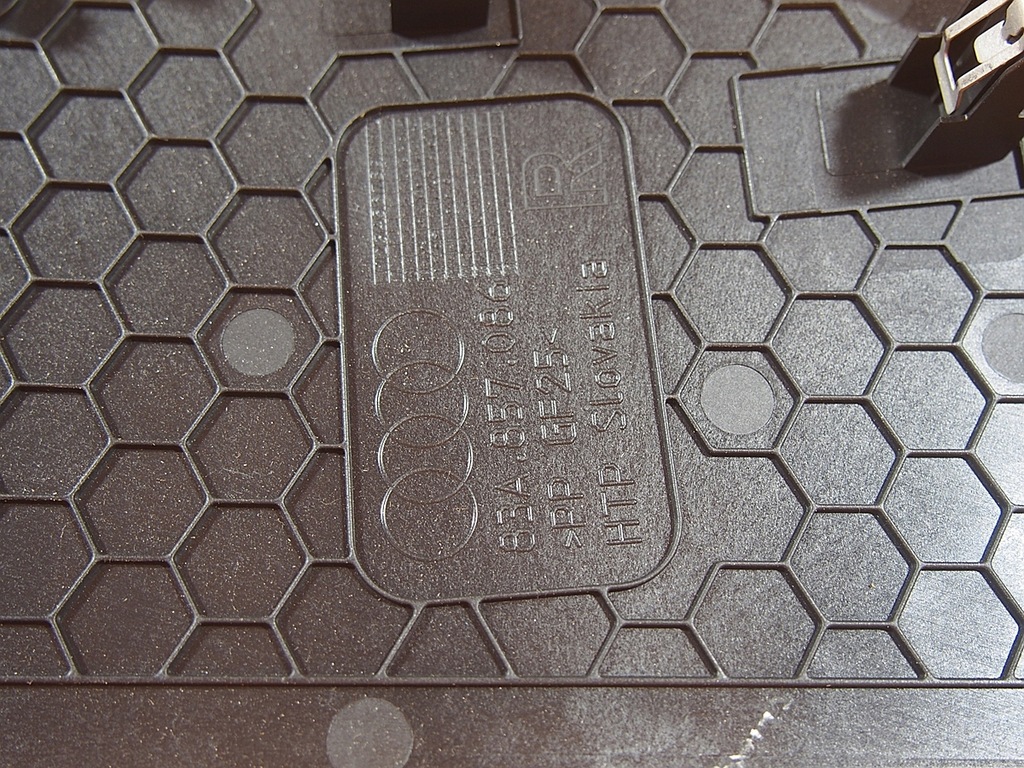 фото №7, Audi q3 83a защита боковая консоли правая 83a857086