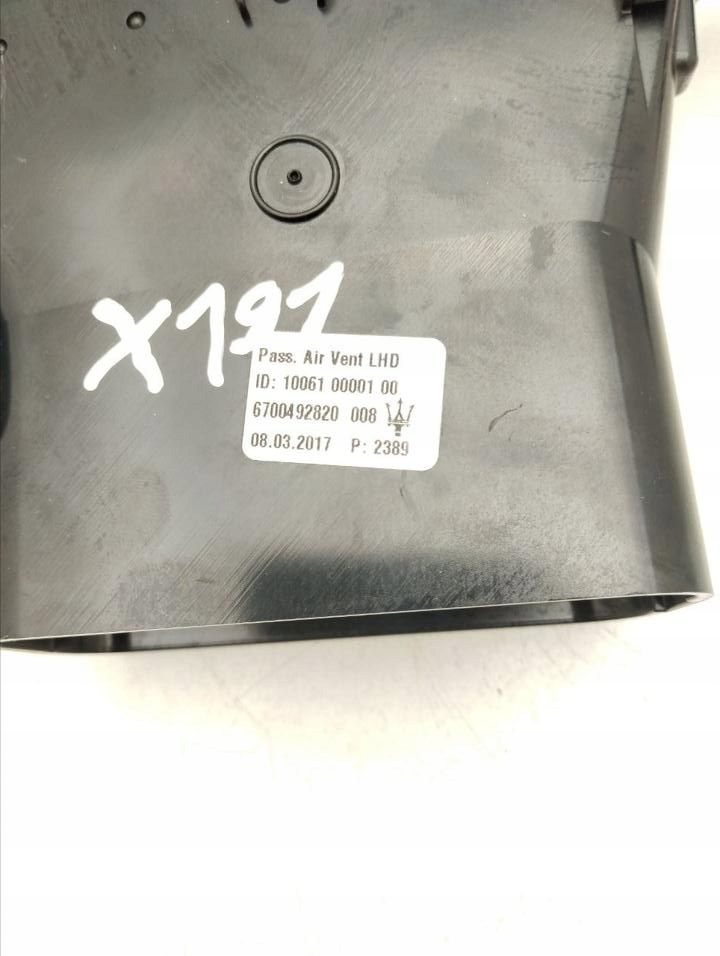 фото №7, Maserati levante 2017 боковая решётка обдув панели приборной панели 6700492820