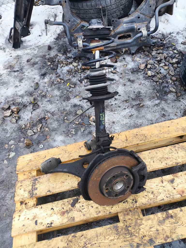 фото №1, Mercedes w169 поворотный кулак амортизационная стойка левый перед mercedes w169 lift ?