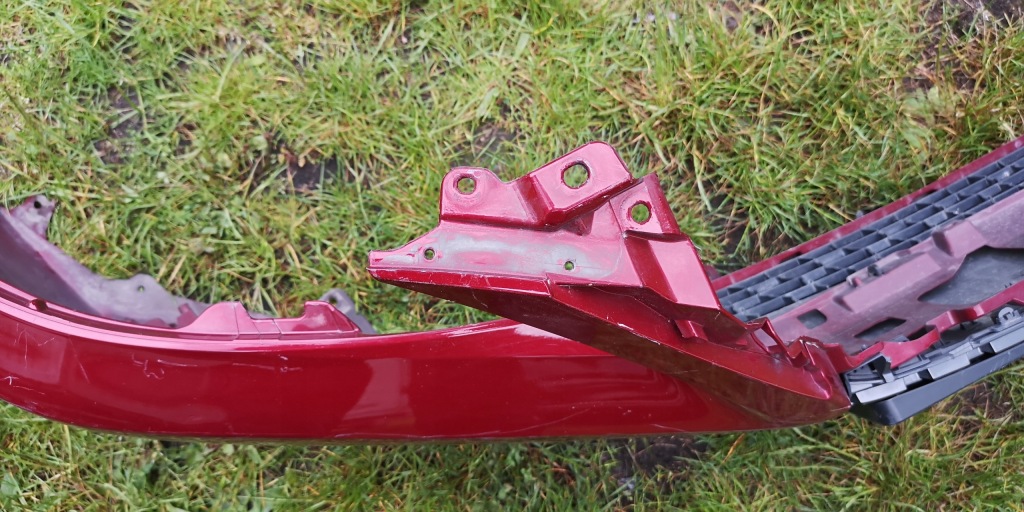 Бампер передній + решітка середня lexus ct200h f sport 52119-76250 2014- Зі Шроту