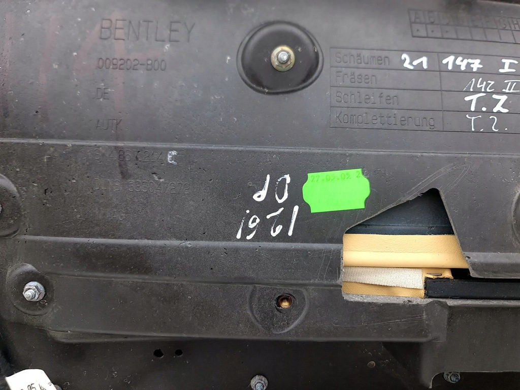 фото №16, Bentley flying spur 2006 обшивка дверь передних