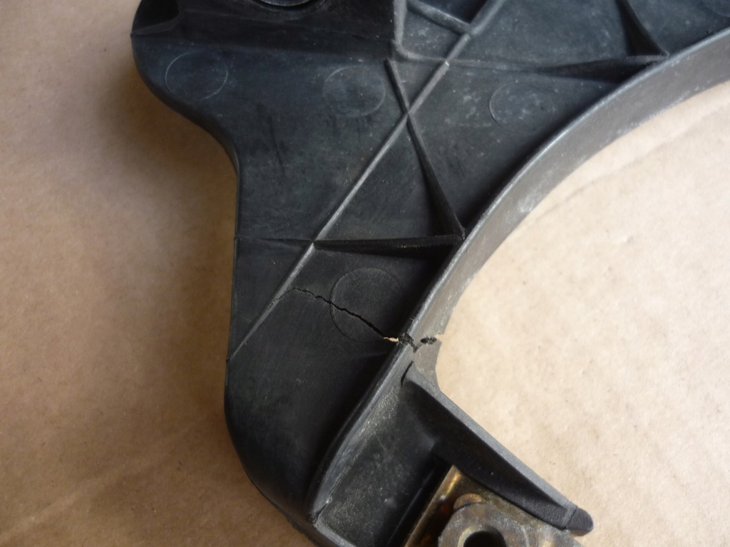 фото №13, Напрямна кронштейн лампи лівий перед audi a4 b6 valeo