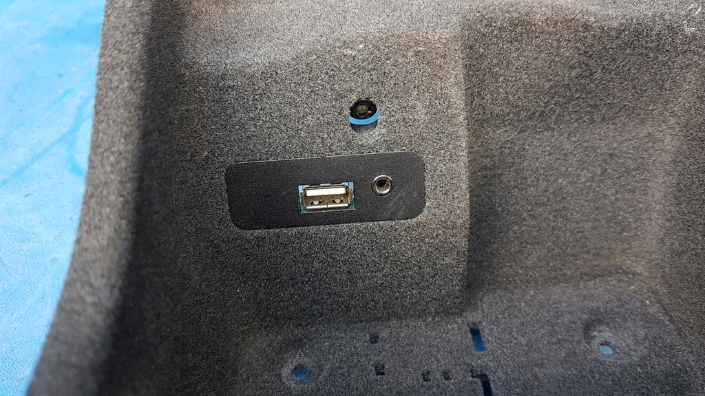 фото №13, Бардачок туннель разъём usb porsche cayenne ii 7p5