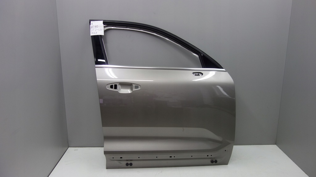 фото №1, Volvo xc40 дверь правое передние 727