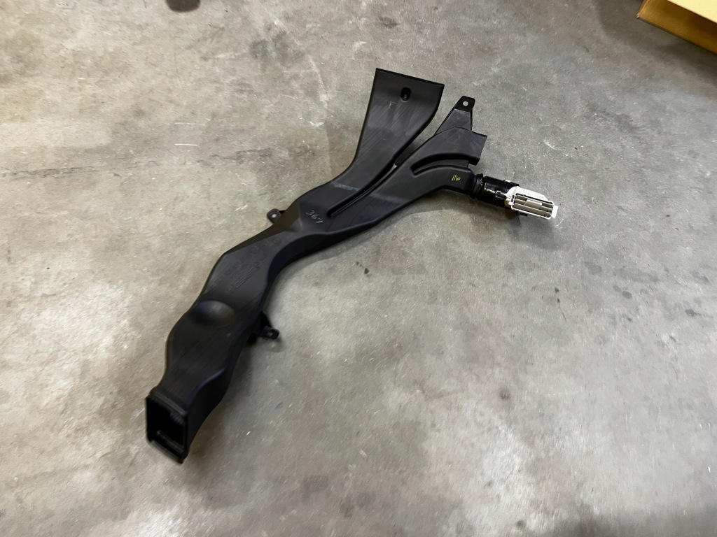 фото №1, Канал туннель решётка обдув воздуха задняя левый mercedes gl x166