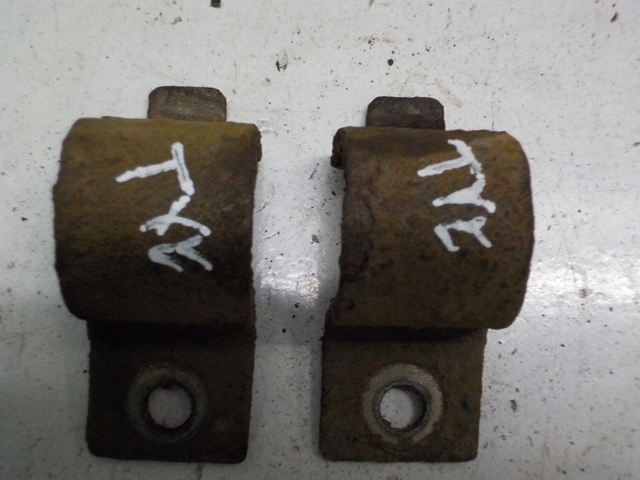 фото №1, Volvo v40 s40 хомут кронштейн стабилизатора задняя