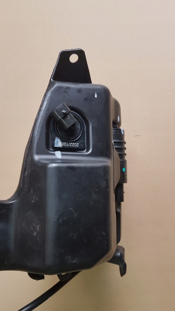 Бак омывателя tesla model y 1607948-00-b в Украине