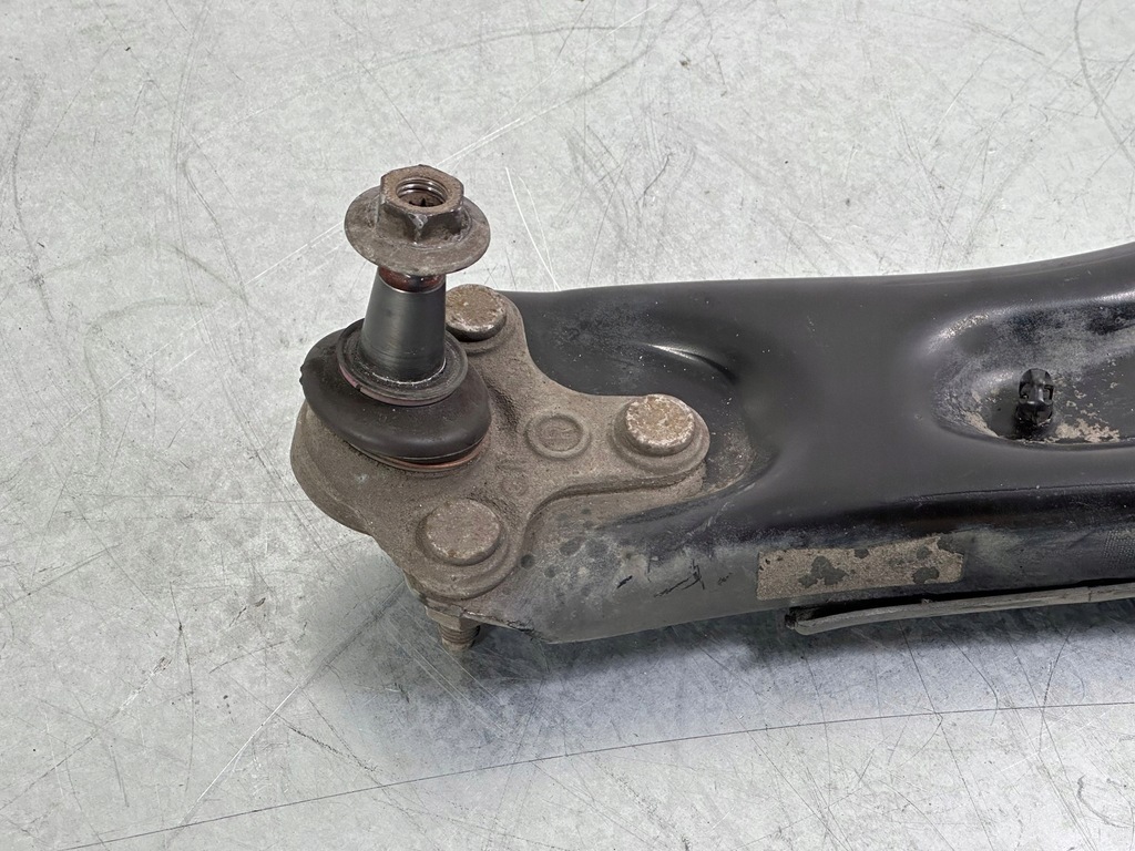 фото №9, Volkswagen passat b8 2016 перед правая нижний рычаг передний 3q0407152e