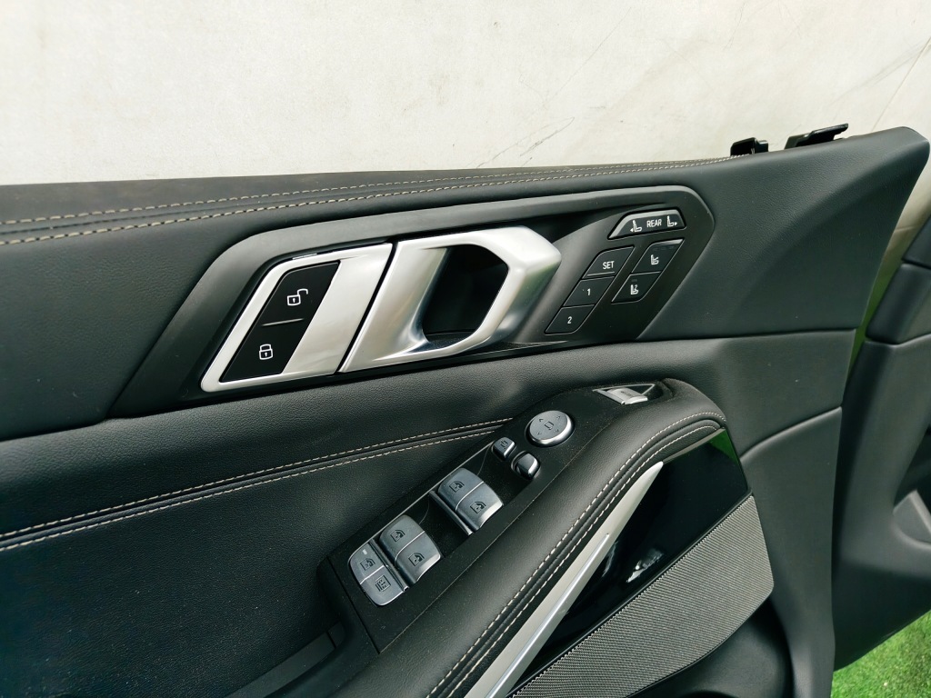 фото №15, Bmw x7 g07 lci середина обивка сиденья заднее сиденье обшивки туннель кожа