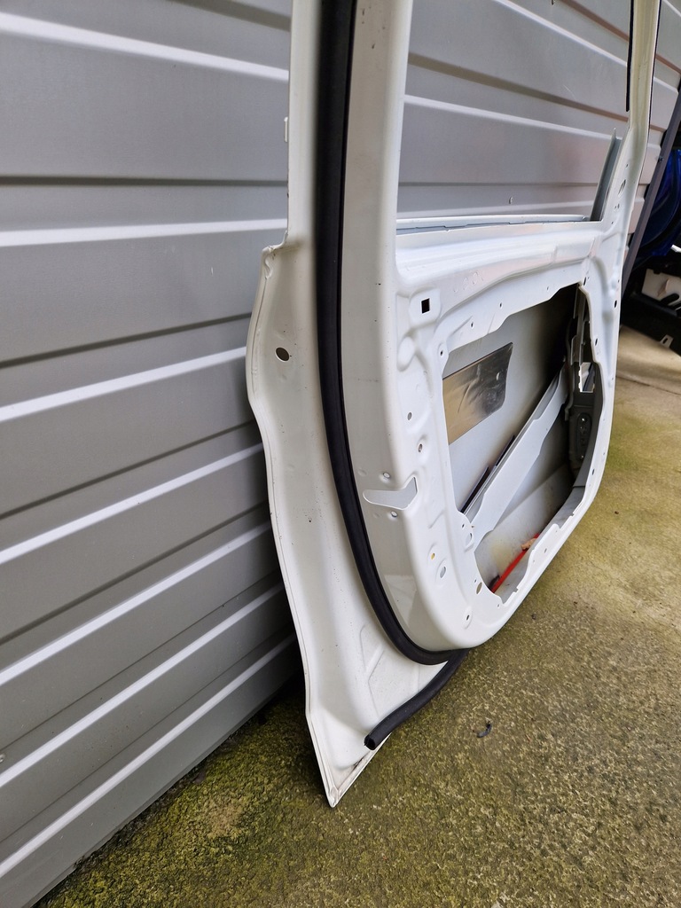 фото №5, Mercedes c-klasa w205 дверь передние левая перед