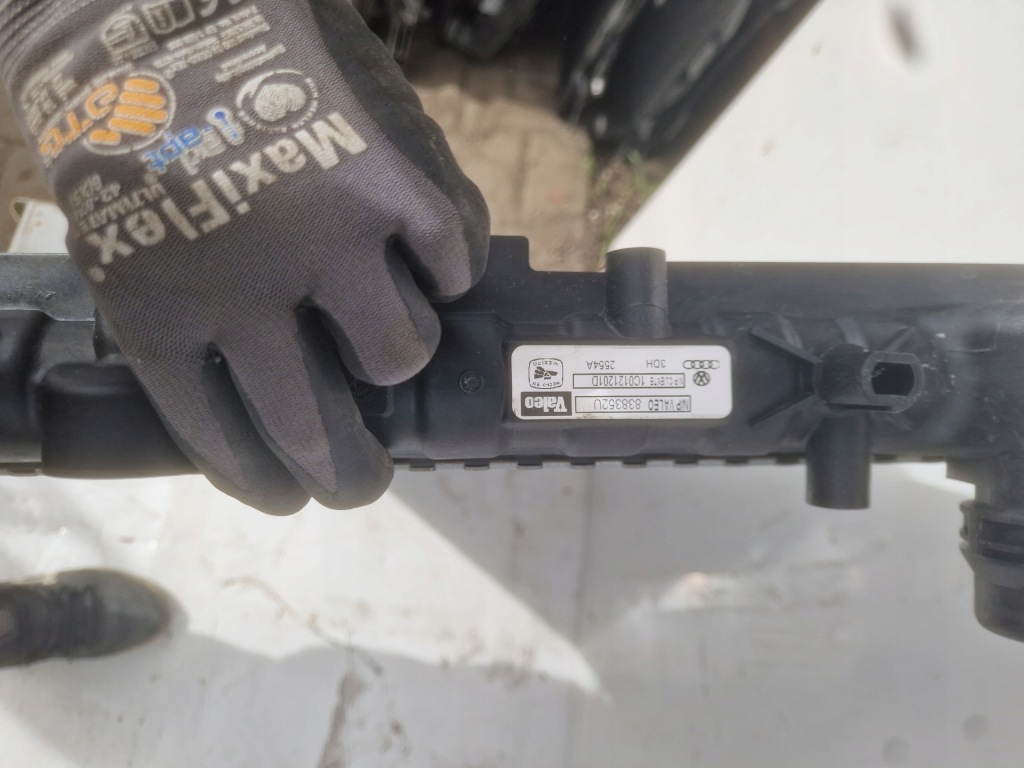 Купить Vw new beetle радиатор двигателя воды 1c0121253a