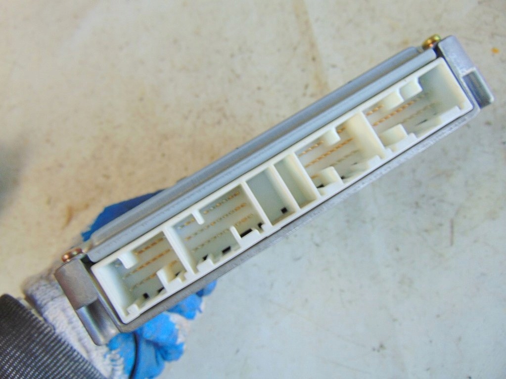 фото №5, Corolla e12 2.0 d4d 02r бортовой компьютер 89661-13230