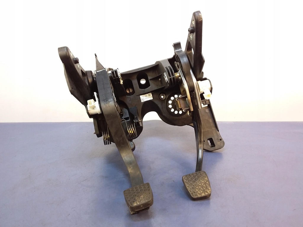 фото №1, Opel astra k педали сцепления тормоза основание