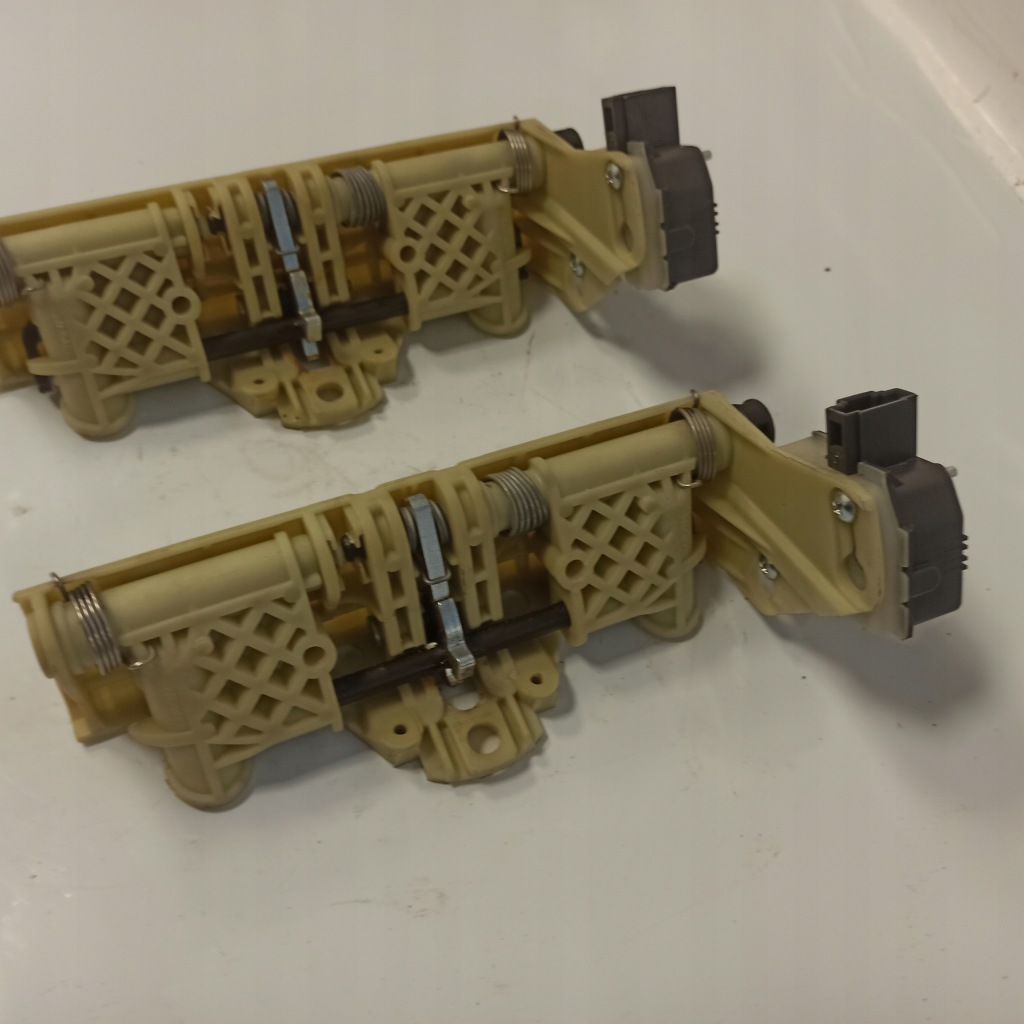 фото №15, Mercedes-benz w219 cls механизм моторчик подголовник задняя 2119700125 2x