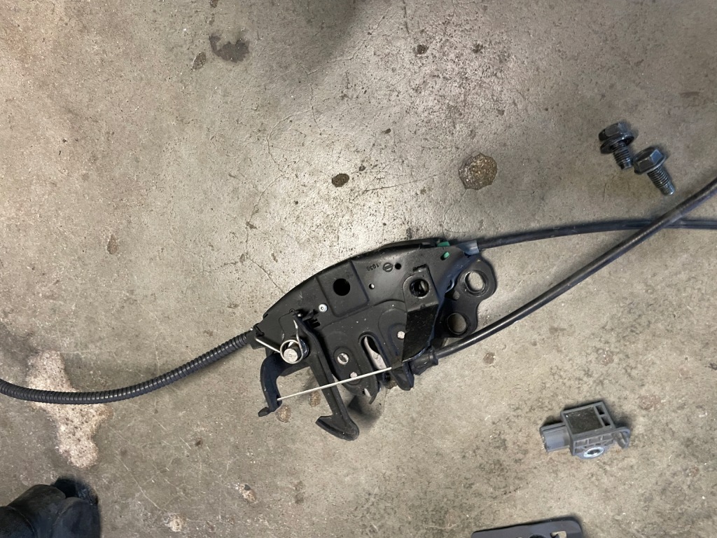 фото №1, Nissan x-trail t32 замок капот europa