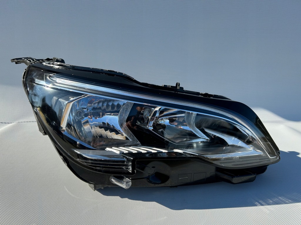 фото №1, Лампа перед правая peugeot 5008 обычная led