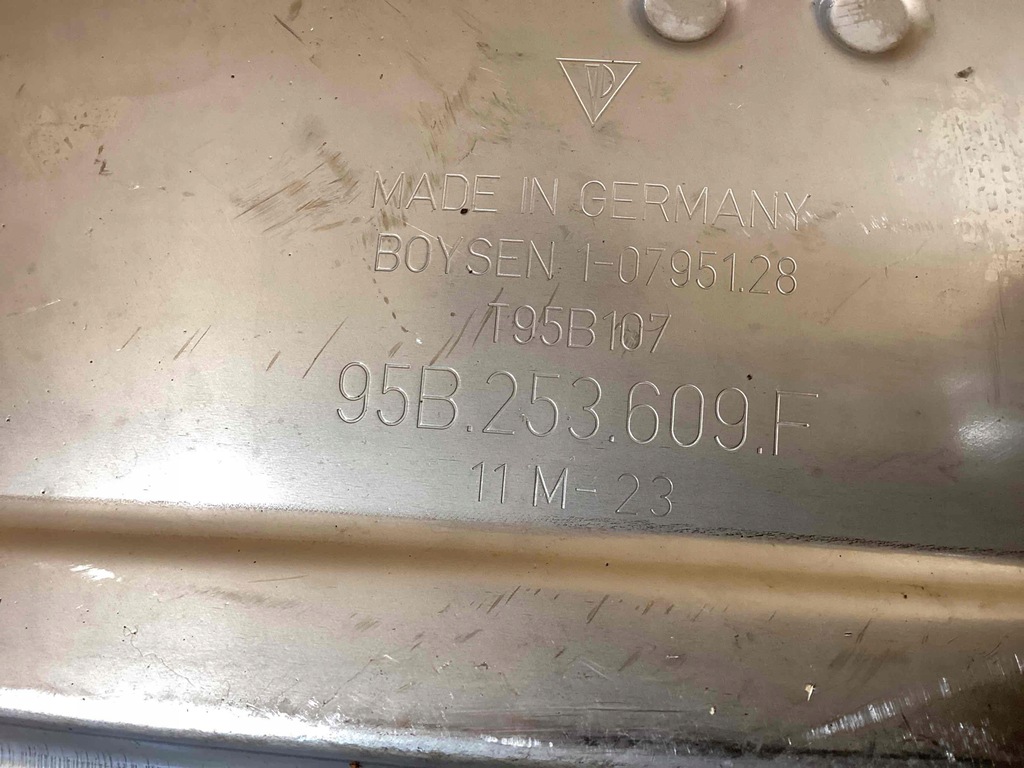 фото №11, Porsche macan выхлоп гаситель левый 95b253611y 95b253609f