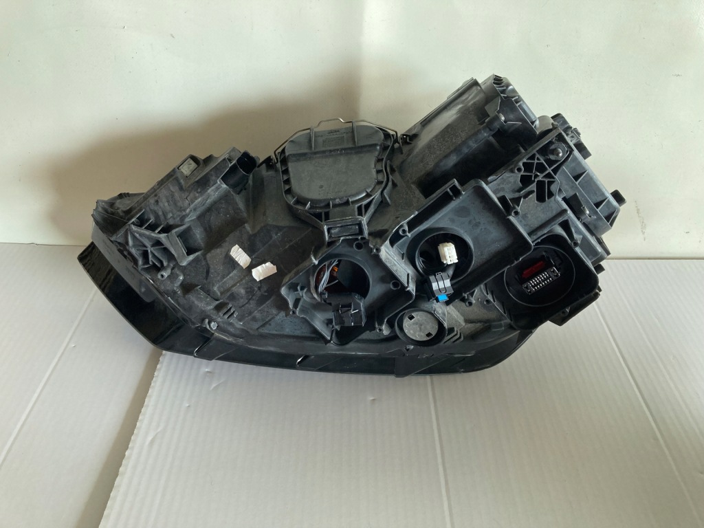 фото №9, Vw golf sportsvan лампа 517941033b 517941034b