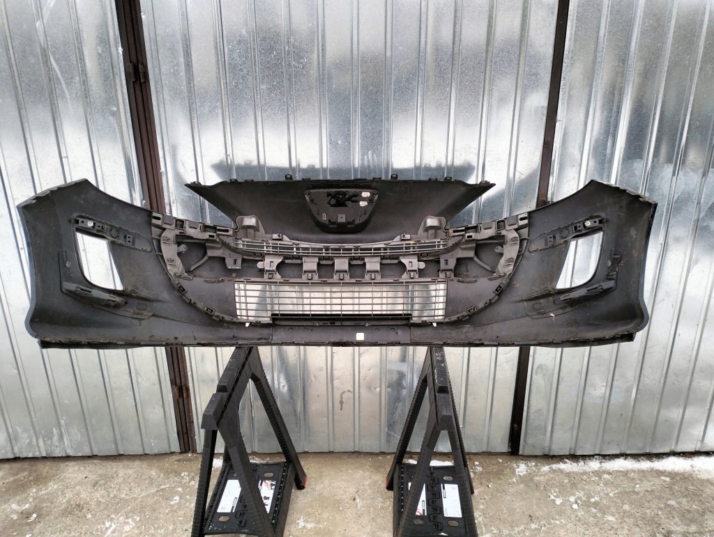 Бампер перед передній peugeot 308 t7 2007-2011 чорний Недорого